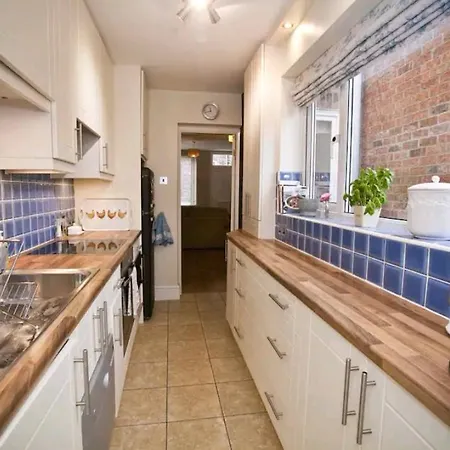 Cosy Little Just Outside Walls Holiday home