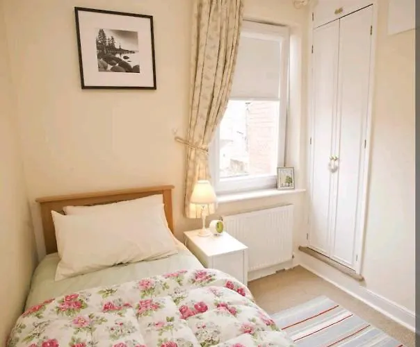 Cosy Little Just Outside Walls * York