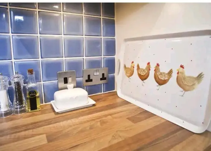 Cosy Little Just Outside Walls Hotel *