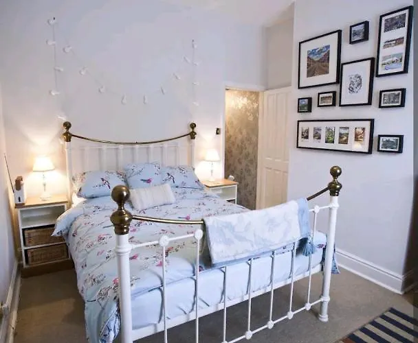 Cosy Little Just Outside Walls Hotel *