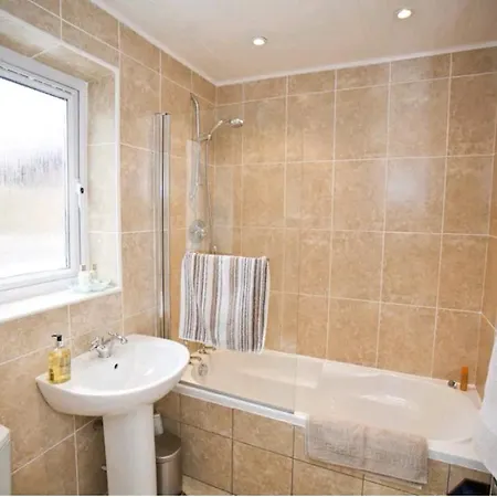 Cosy Little Just Outside Walls Szálloda